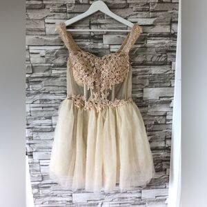 Gown Gallery || Boutique Flower Embroidered Laced Mini Dress Juniors SZ 12